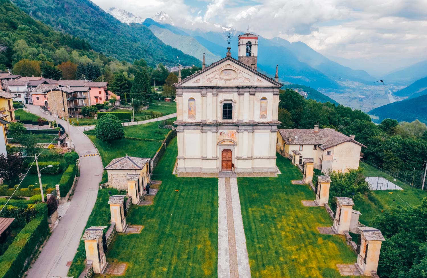 CIVO frazione RONCAGLIA - Sagrato Chiesa Prepositurale di San Giacomo